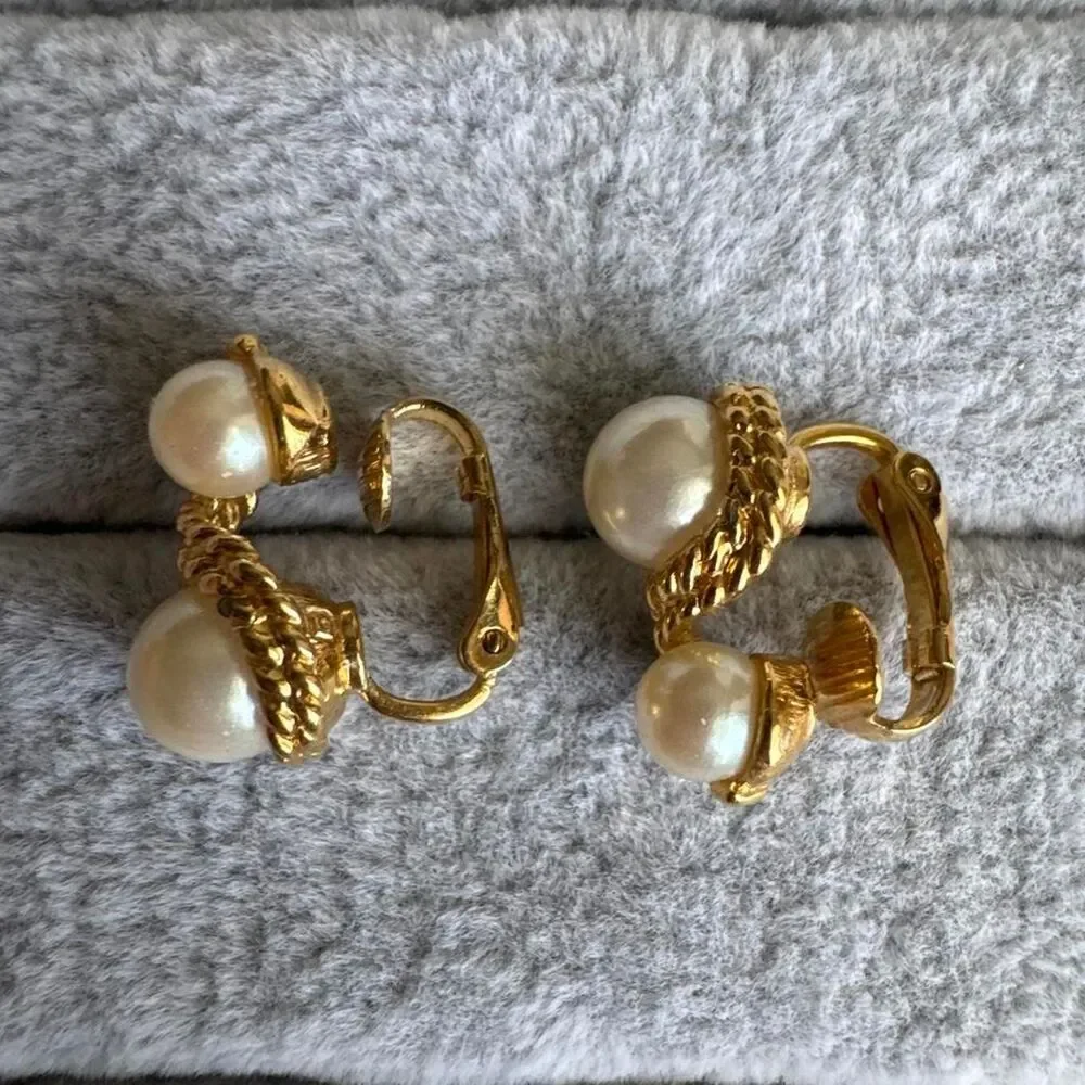 Source Unknown gold tone